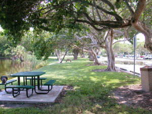 lowdermilk park picnic area and lake photo.jpg