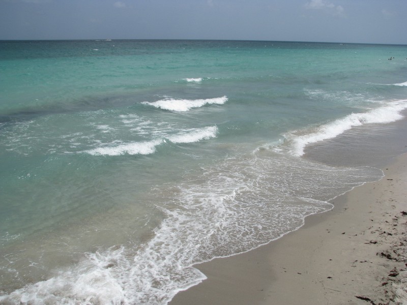 Dania Beach has beautiful water.