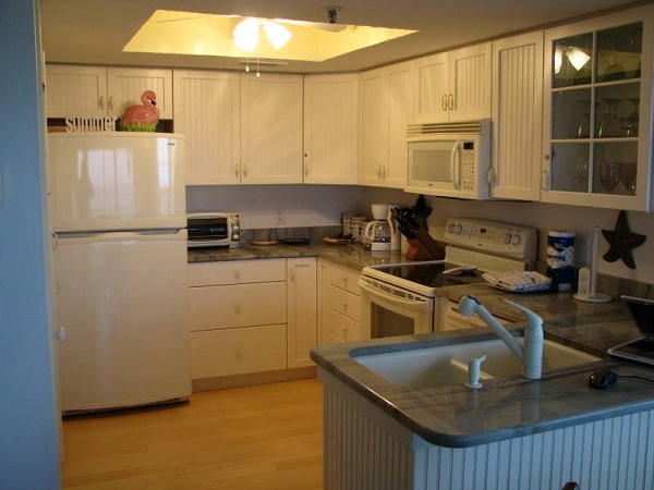 Palm Island beach house modern kitchen.