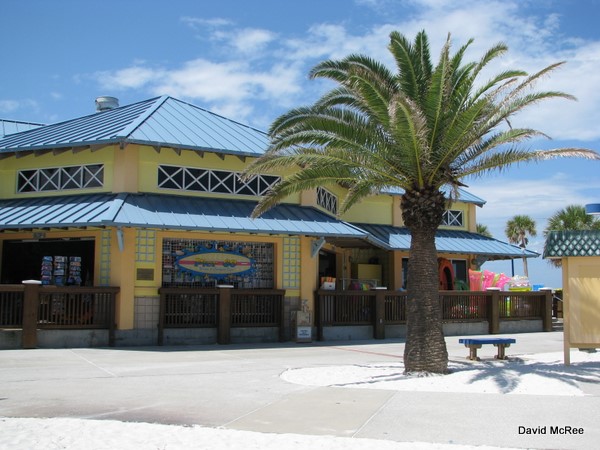 Snack bar and restrooms at Pier 60, Clearwater Beach